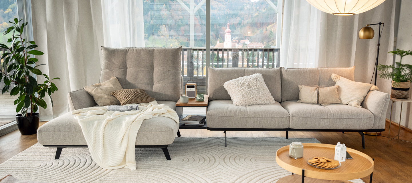 Couch Caltha – ADA Mindful Living Sofa vereint nachhaltige Produktion mit österreichischer Qualität für stilvolles Wohnen Couch Caltha - ADA Mindful Living Sofa vereint nachhaltige Produktion mit österreichischer Qualität für stilvolles Wohnen