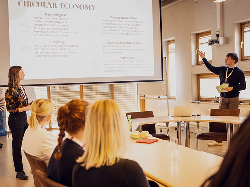 FHCampus02_ADA_800x600px Präsentation des Marktforschungsprojektes von Campus 02 für die ADA Möbelwerke zum Thema modernes Wohnen und Sharing bzw. Circular Economy