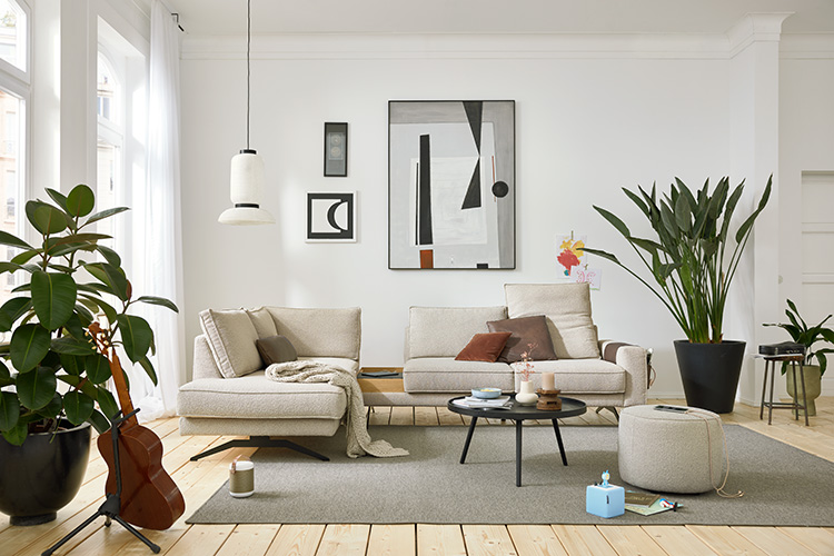 Sofa NOVARA mit Pflanzen-Deko