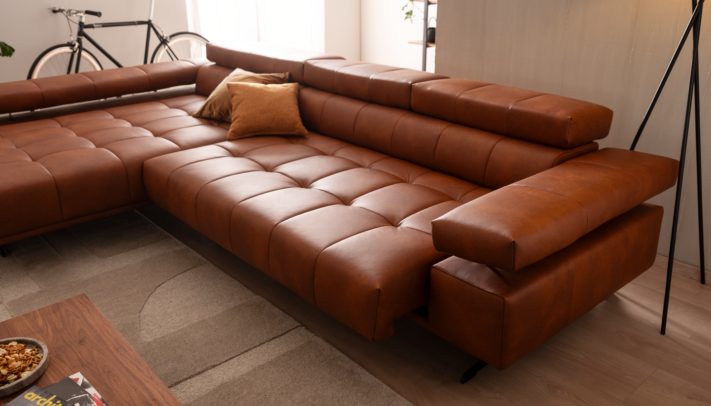 4xl-Raimo_EVI157_D12 Sofa RAIMO in rot braunem Leder von ADA Möbel mit Nackenverstellung und Vorziehbank