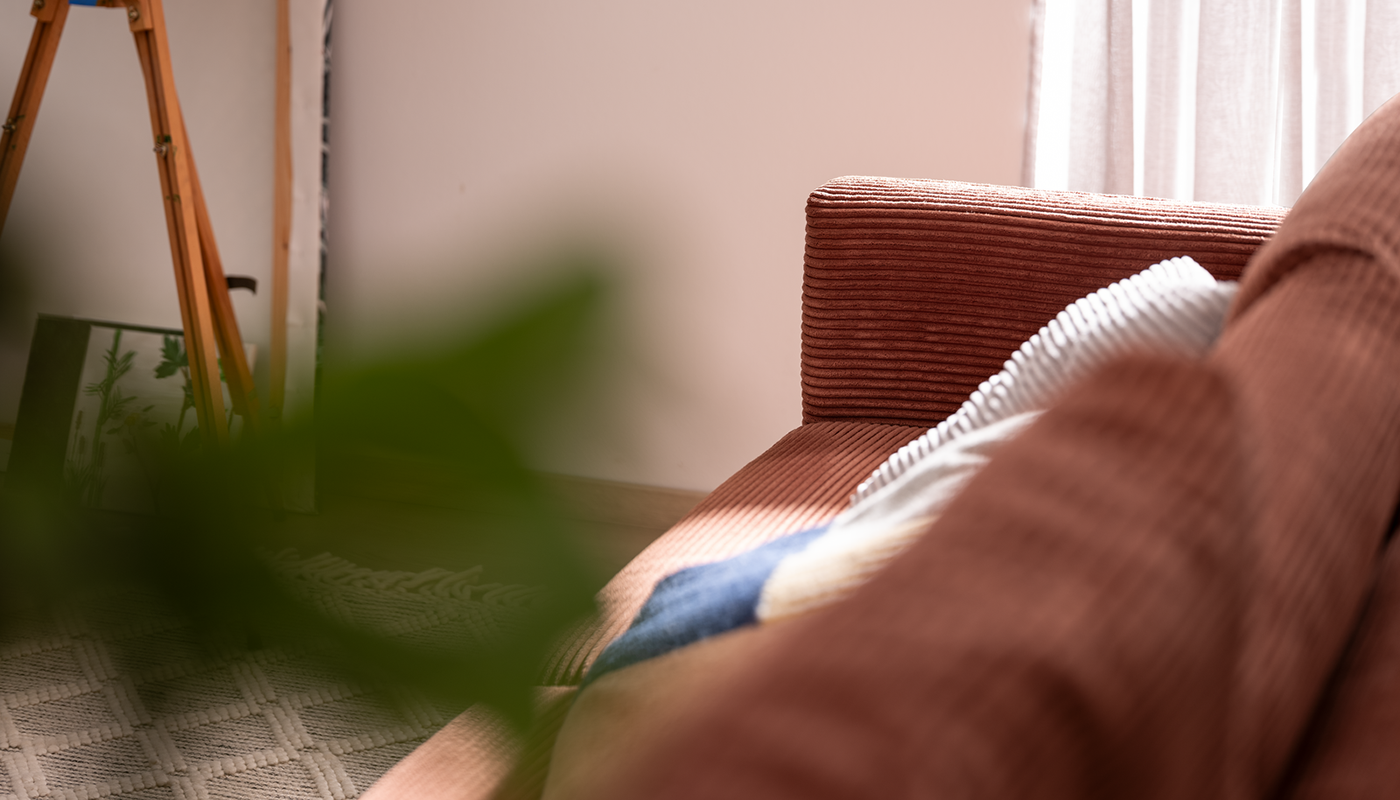 4xl-VALENTINO-8 Couch VALENTINO in rostbraun und Cord von ADA Möbel