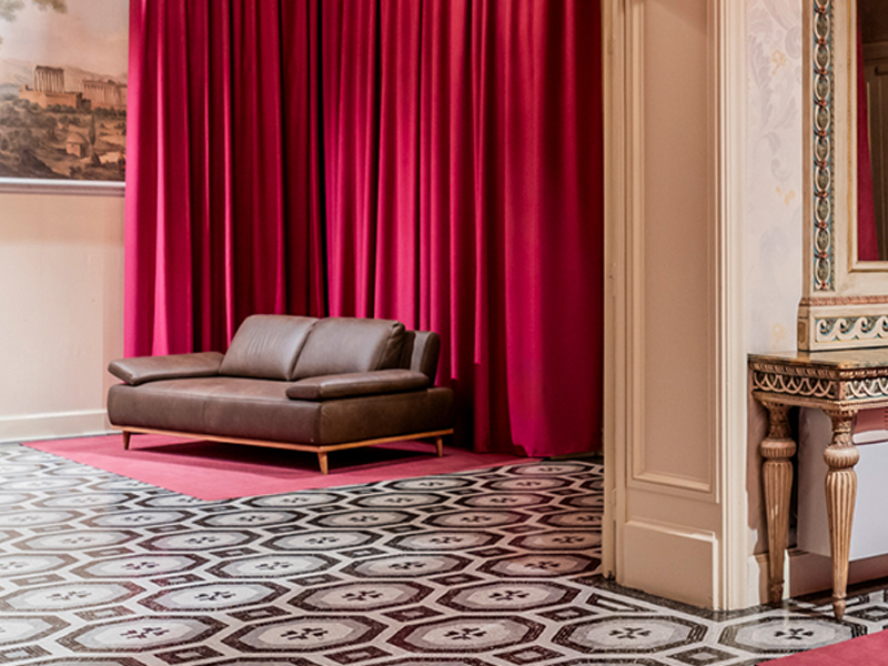 Tivoli_Ausstellung_Milano_2024_800x600px ADA Sofa Tivoli auf österreichischen Designausstellung im Rahmen der Salone del Mobile in Mailand 2024