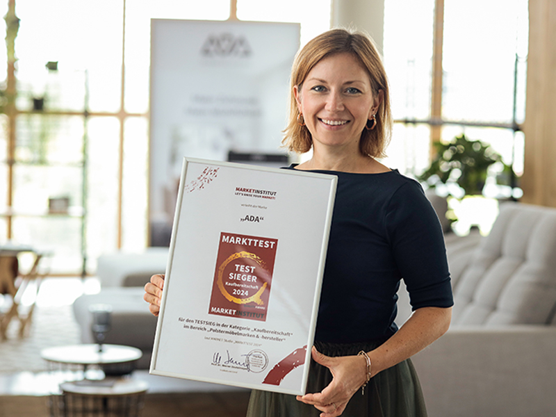 Margot_Fotos_Markttest Urkunde_3_800x600px Director Development & Marketing Margot Wisiak mit Market Markttest Auszeichnung für ADA als Testsieger im Bereich Kaufbereitschaft