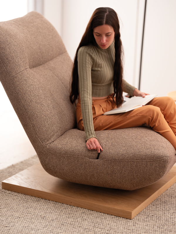 Relaxsessel Nyssa Sessel Nyssa in braunem Stoff mit Relaxfunktion